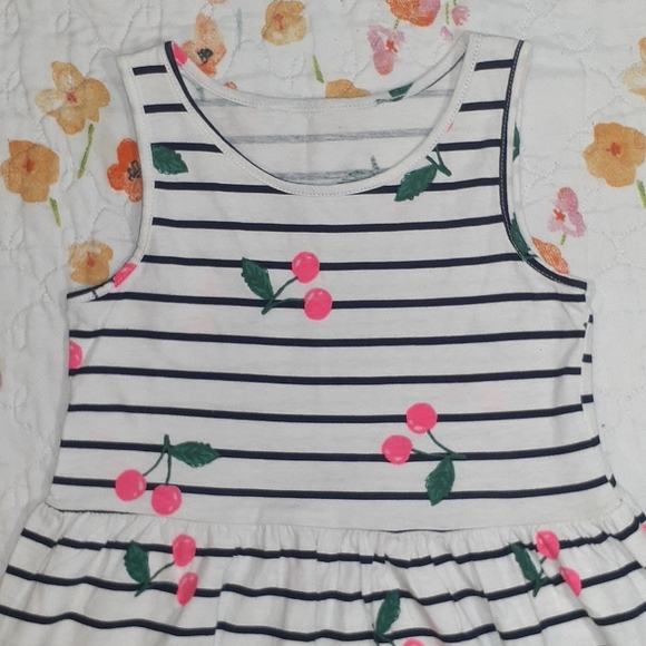 H&M Dress 🍒 🍒 Super Cute GREAT CONDITION Size 2-4 Years - Picture 2 of 8